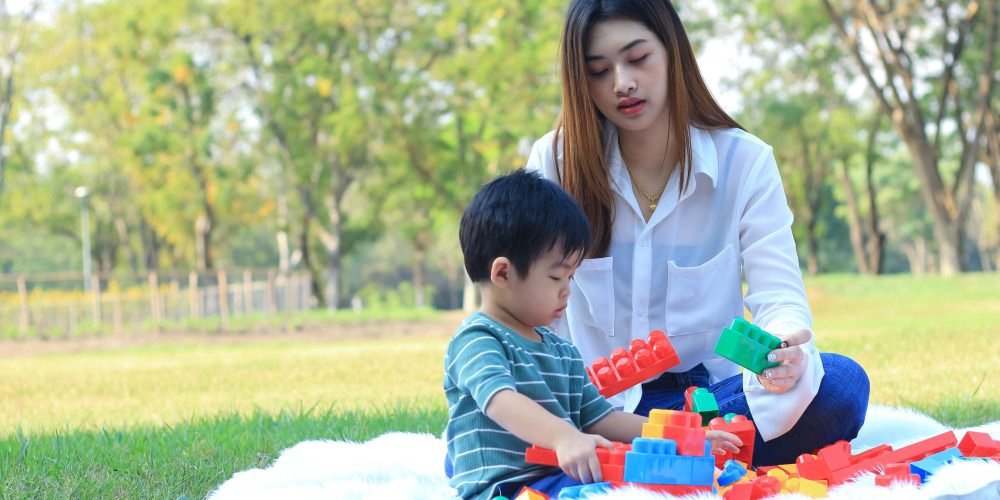 vecteezy_asian-mother-and-son-happily-play-with-toys-in-the-park_2045430-scaled-quh1ab331fh6v7dbhcucuzb3vzknocyh3mq80ewe4o